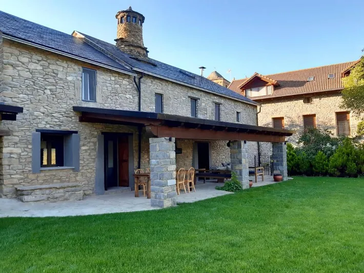 Chalet für 8 Personen, mit Garten und Ausblick - 1