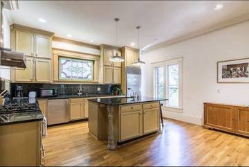 Vacation Home for 18 Guests in Atlanta, Fulton County, Picture 3