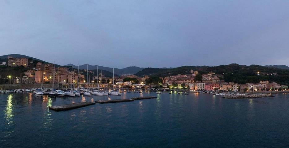 Rustico per 4 persone, con panorama, con animali domestici sull' Isola d'Elba