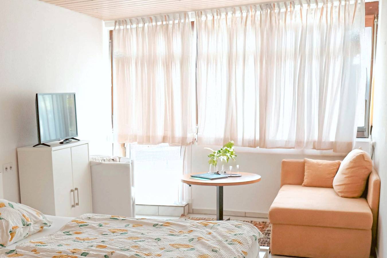 Zimmer 'Doppelzimmer 2' mit Privatterrasse und Wi-Fi in Wasserburg (Bodensee), Bayerisch Schwaben