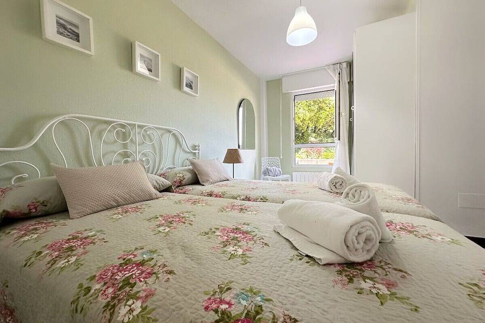 Ganze Wohnung, Bajo en la playa con piscina - La Arena 4309 in Arnuero, Kantabrische Küste