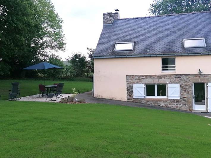 Location de vacances pour 4 personnes, avec vue ainsi que piscine et jardin à Brandivy - 3