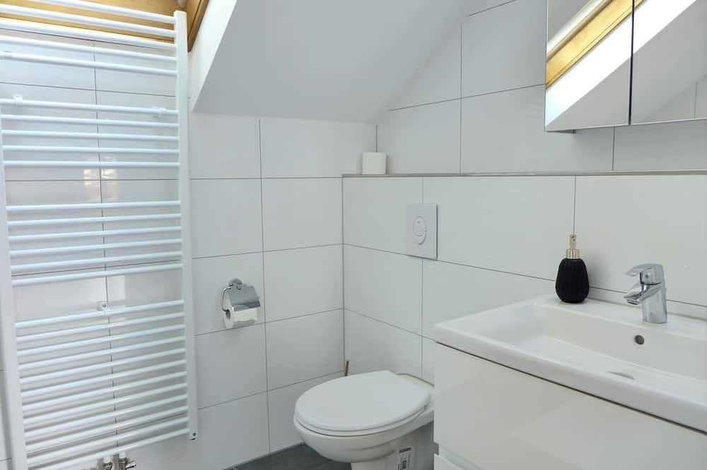 Geheel appartement, Mooi appartement voor 2 personen met Wifi, Tv, patio en parking in Interlaken, Meer van Thun