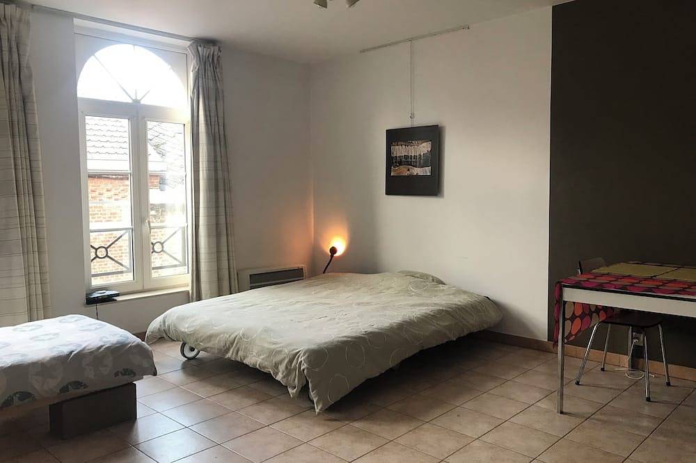 Geheel appartement, Drop off your suitcases: Convenient, comfortable and very clean Erasmus in Gembloers, Regio Namur