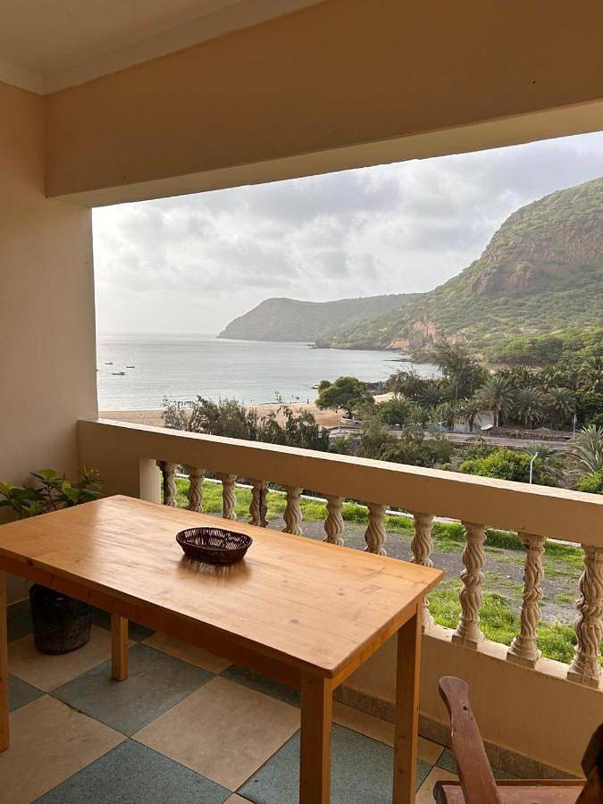 Gîte pour 4 personnes, avec terrasse et vue dans Tarrafal