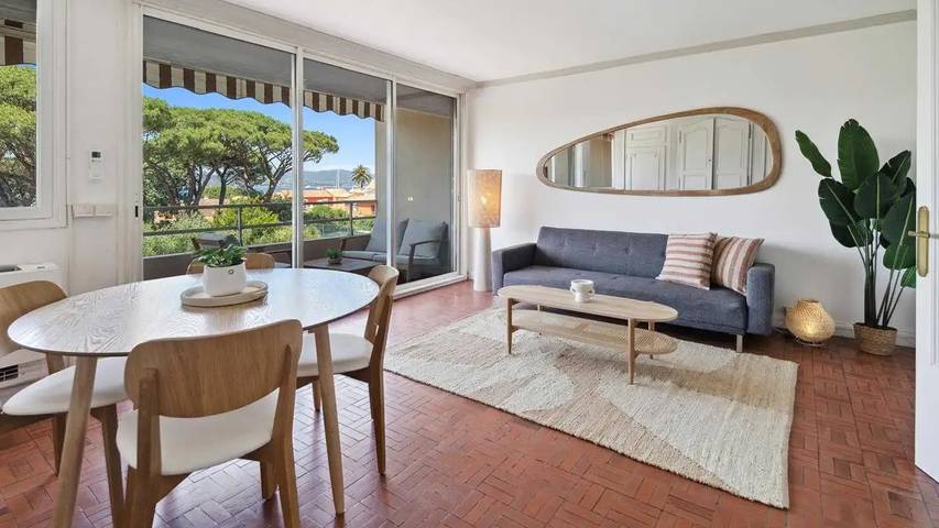 Gîte pour 5 personnes, avec balcon dans Plage de la Bouillabaisse
