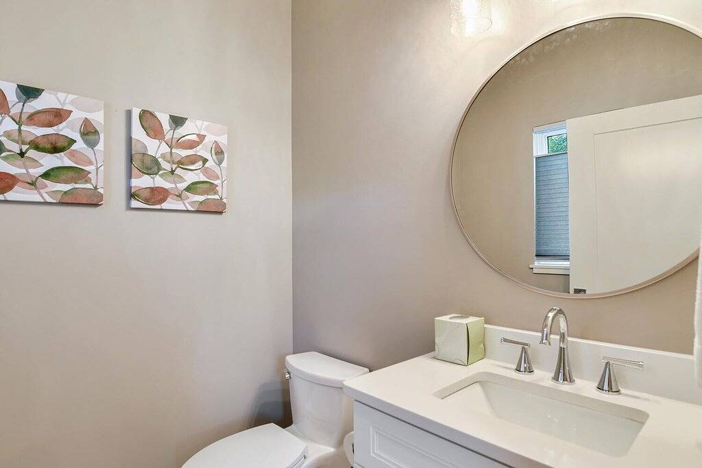 Chic Southside Three King Bedroom Townhome in Blue Ridge Parkway, Asheville