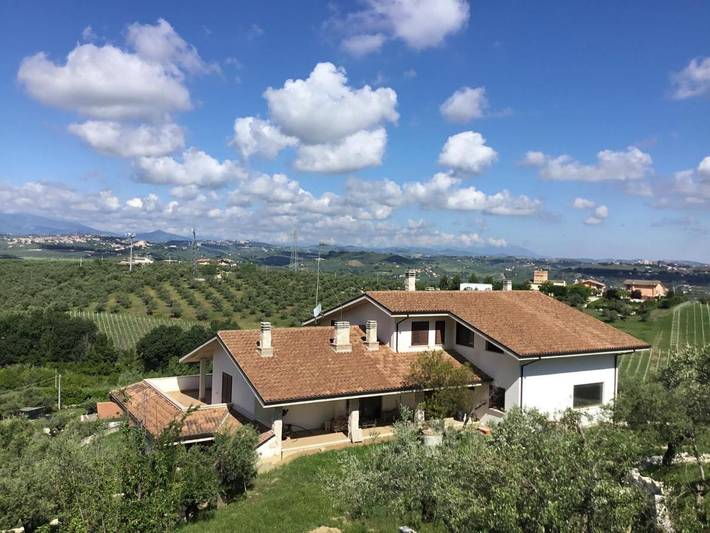 Appartamento per 5 persone, con Balcone e Terrazza nonché Giardino e Piscina per bambini a Moscufo