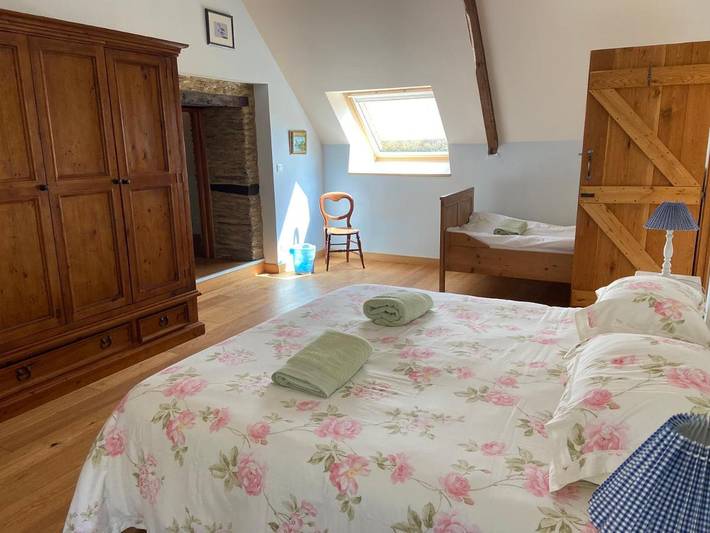 Location de vacances pour 2 personnes, avec Terrasse et Jardin ainsi que Piscine et Vue à Augan
