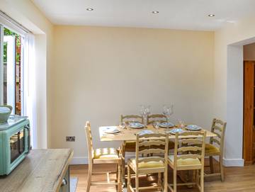 Holiday Rental for 6 People in Merseyside, Photo 3