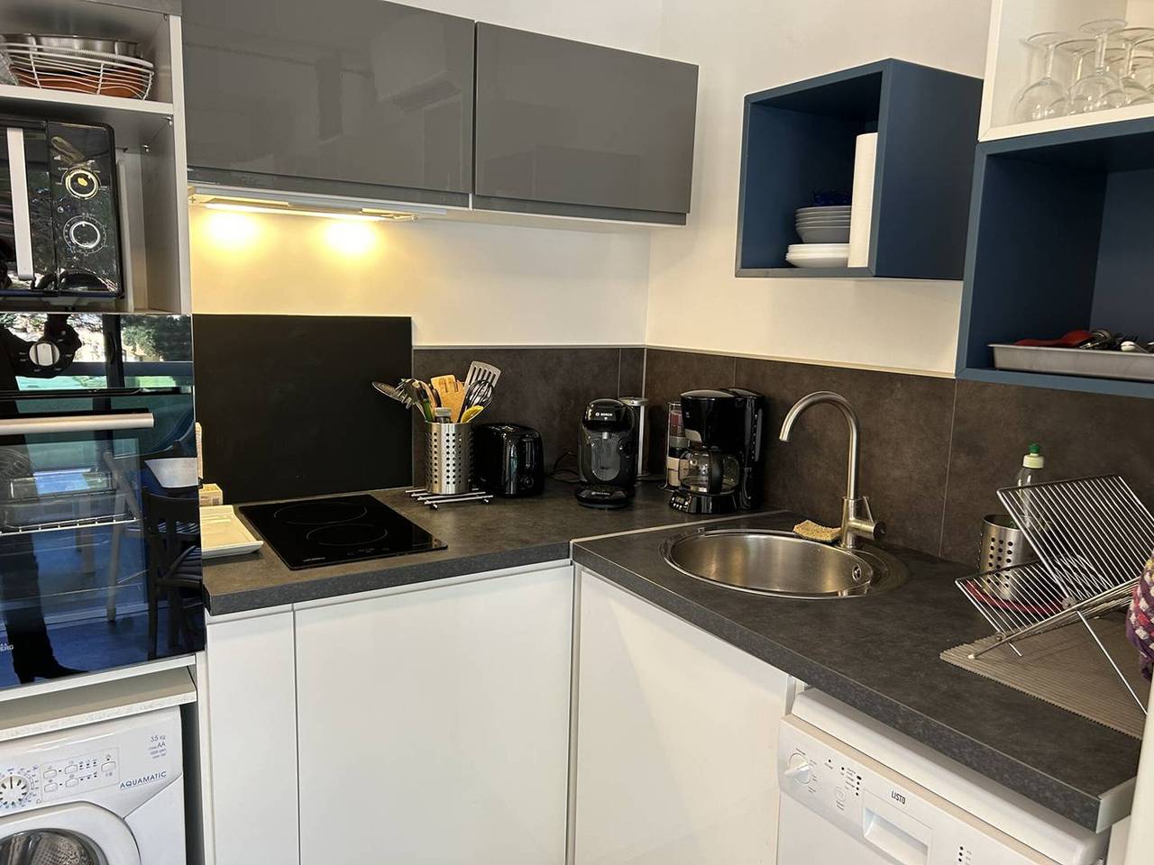 Appartement entier, Studio climatisé 3 pers avec parking, près plage in Bormes-les-Mimosas, Parc national de Port-Cros