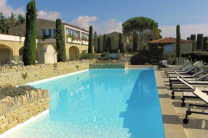 Maison de vacances pour 6 personnes, avec terrasse ainsi que jardin et piscine à Gordes