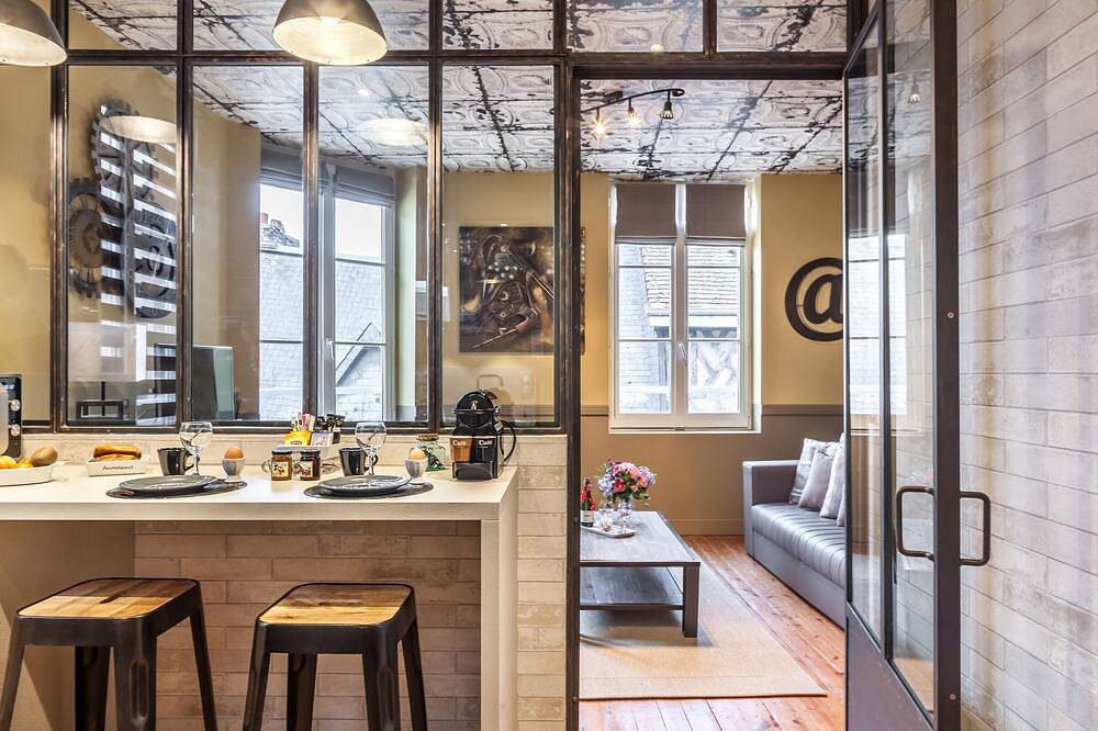 Entire apartment, Les Charmes 2nd floor Historic center Honfleur in Honfleur, Lisieux region