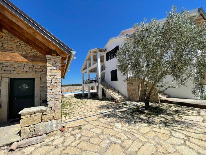 Ferienhaus für 3 Personen, mit Pool und Garten sowie Ausblick