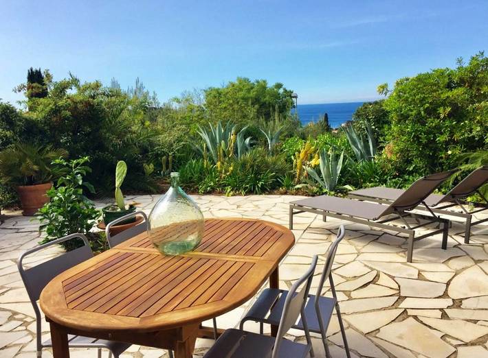 Ferienwohnung für 4 Personen, mit Terrasse und Garten sowie Ausblick in Cassis