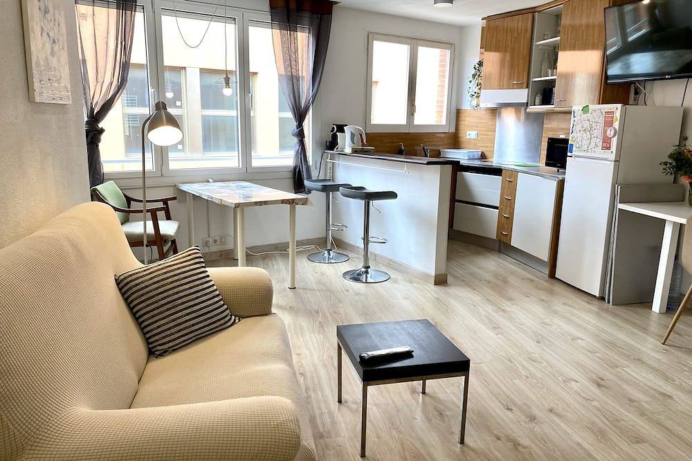 Entire apartment, Enjoy the Center. Swimming pool. Gastronomy. Wifi in Terrassa, Barcelona Inland