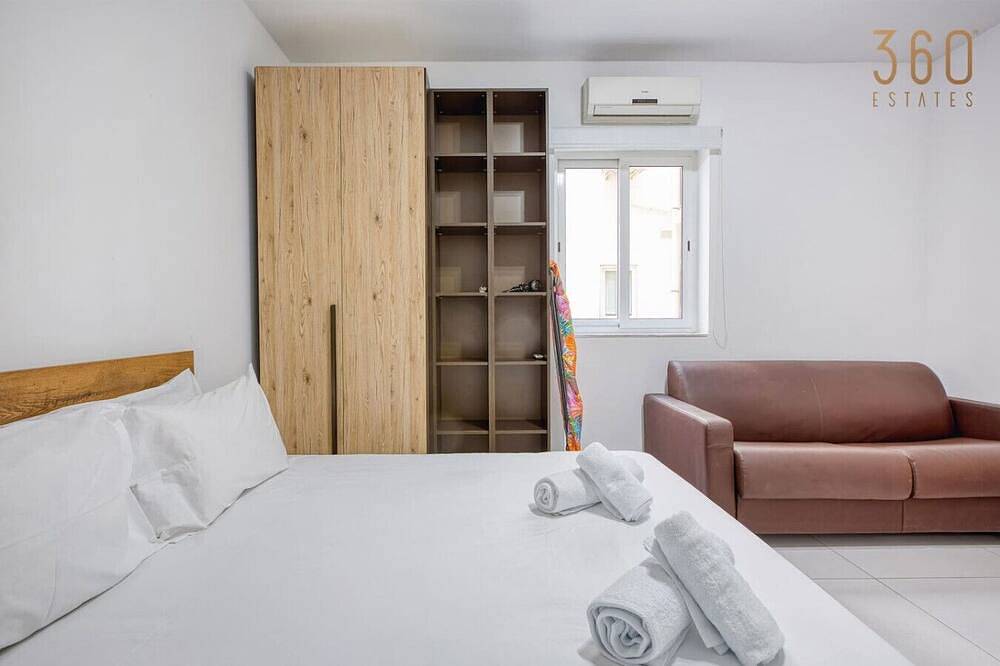 Geheel appartement, Spacious Paceville Apt for Groups, sleeps 10 w/Ac! in Paceville, San Giljan