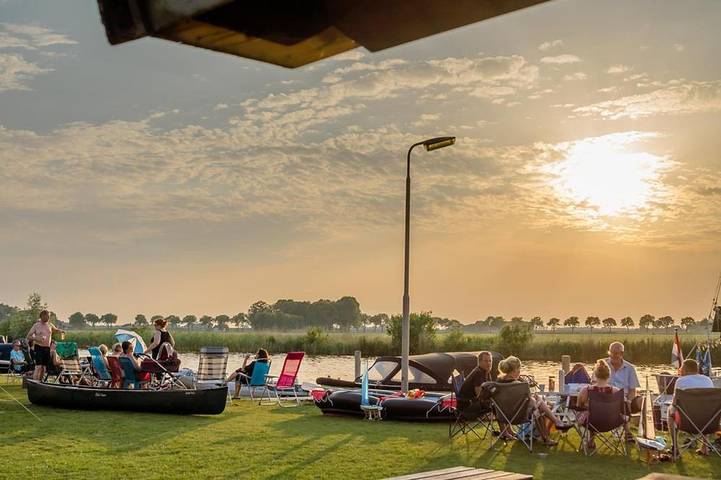 Camping voor 6 personen, met Zwembad in het Nationaal Park Weerribben-Wieden