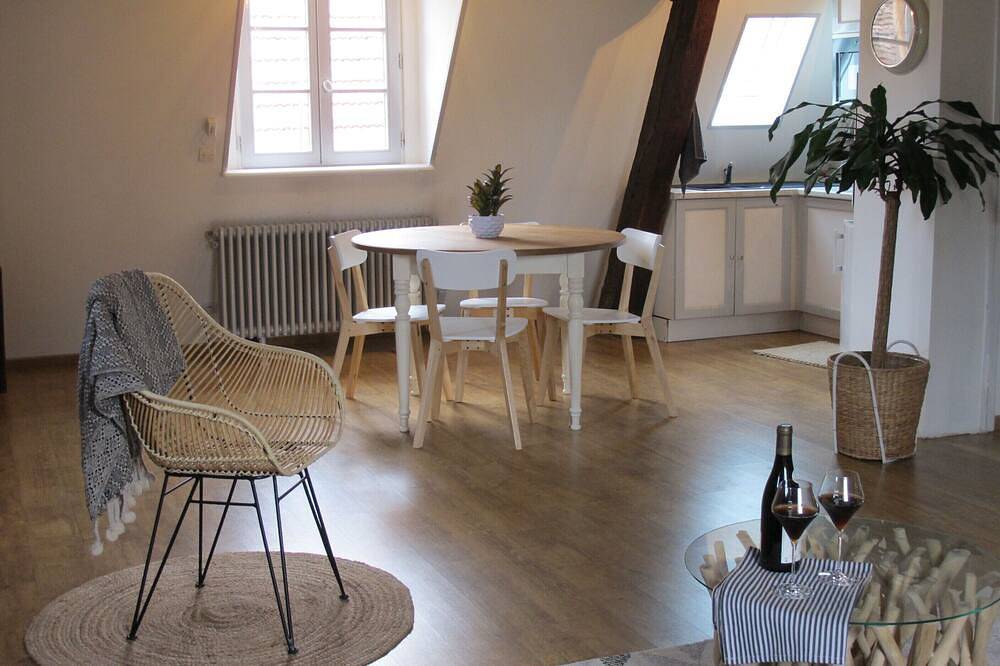 Appartement entier, Appartement de caractère calme idéalement placé. Idéal pour les amoureux. in Beaune, Région de Beaune