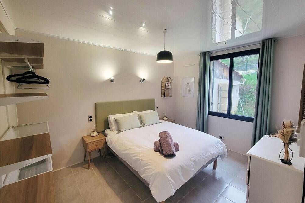 Charmant gîte avec piscine, climatisation, vue et Wifi haut débit in La Sauvetat-du-Dropt, Région de Marmande