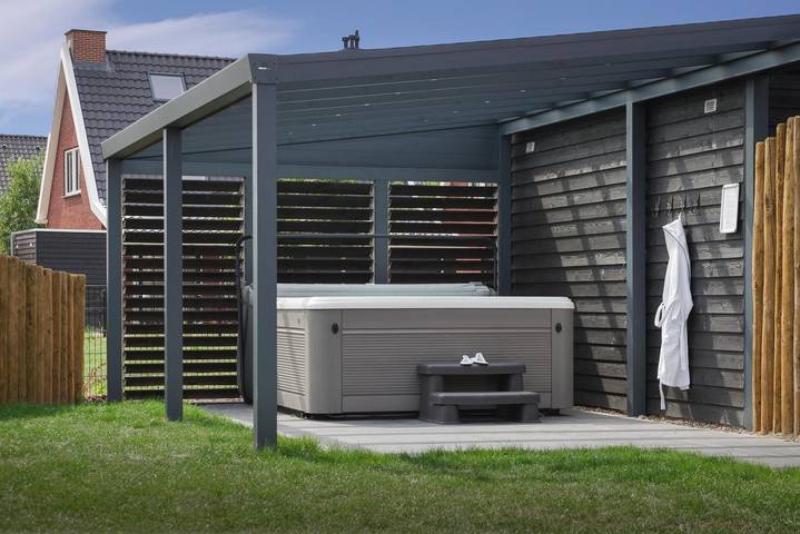 Ferienhaus für 6 Personen, mit Terrasse und Sauna sowie Balkon/Terrasse und Whirlpool in Colijnsplaat