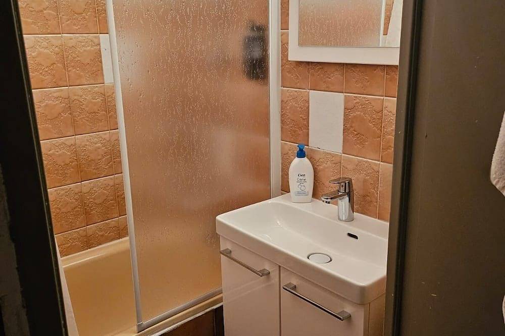 Appartement entier, Cœur de station , grand studio 5 personnes au pied des piste vue panoramique, in Orcières, Parc national des Écrins