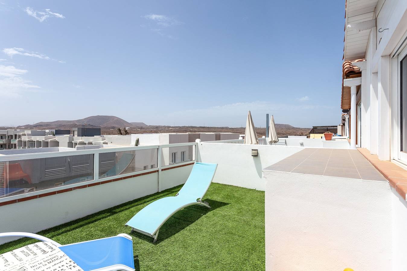 Apartamento entero, Apartamento Vacacional "Atico Casapueblo" Cerca de la Playa con Vista a la Montaña in Corralejo, La Oliva
