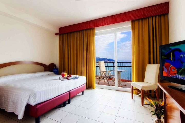 Hôtel pour 2 personnes, avec vue ainsi que piscine et balcon
