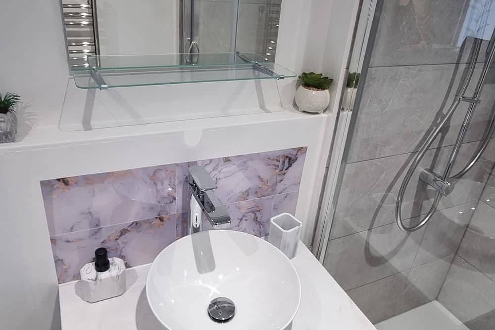 Ivy guest house - double room near Roundhay Park in Leeds, West Yorkshire