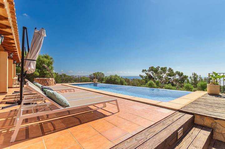Ferienhaus für 8 Personen, mit Garten und Pool in Genova
