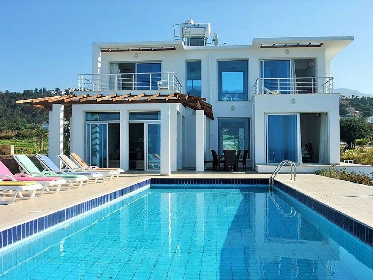 Ferienvilla mit Infinity Pool in Nordzypern