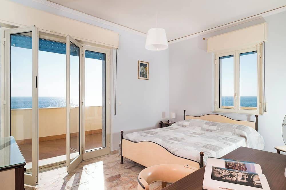 Apartamento entero, Apartment en Stazzo con 2 habitaciones, capacidad 5 in Acireale, Provincia de Catania