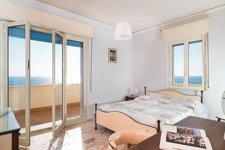 Appartement entier, Avec terrasse - vue sur le mer et l'Etna in Stazzo, Acireale