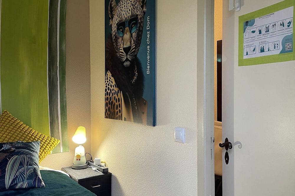 Entire apartment, Chez Dom: a setting between Dordogne and swimming pool in Argentat-sur-Dordogne, Tulle region