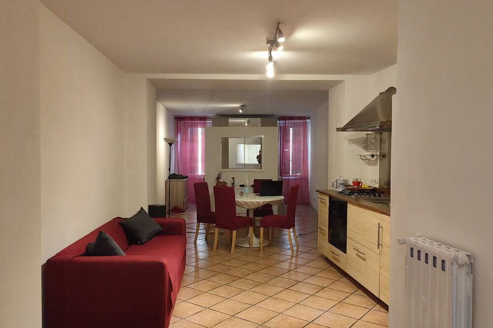 Entire apartment, Bright loft in the historic center of Marino with separate entrance. in Marino, Parco Regionale dei Castelli Romani