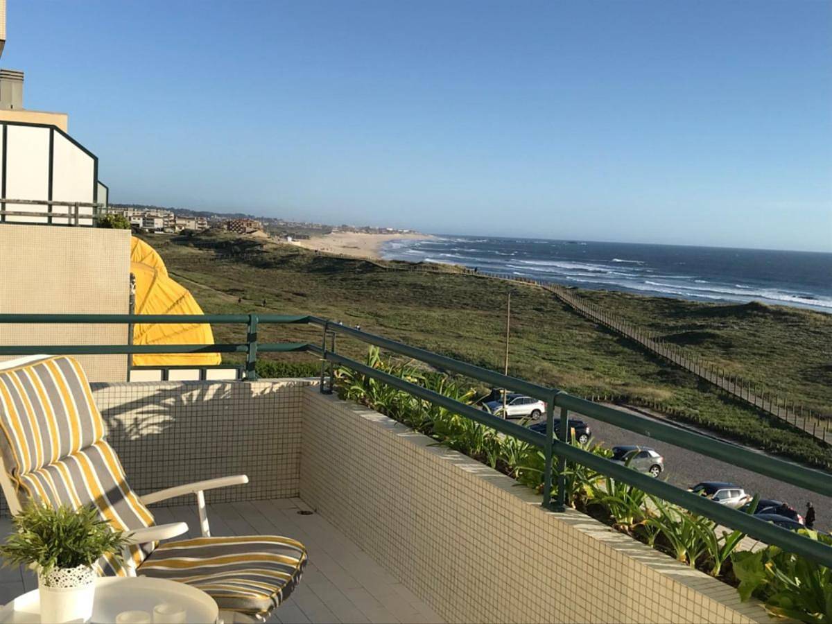 Apartamento inteiro, Beachfront Apartment With Sea View in Azurara, Distrito do Porto