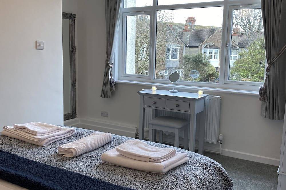 Apartamento entero, Beautiful cosy seafront 2 bed apartment with private parking - sleeps 4 in Worthing, Sussex Occidental