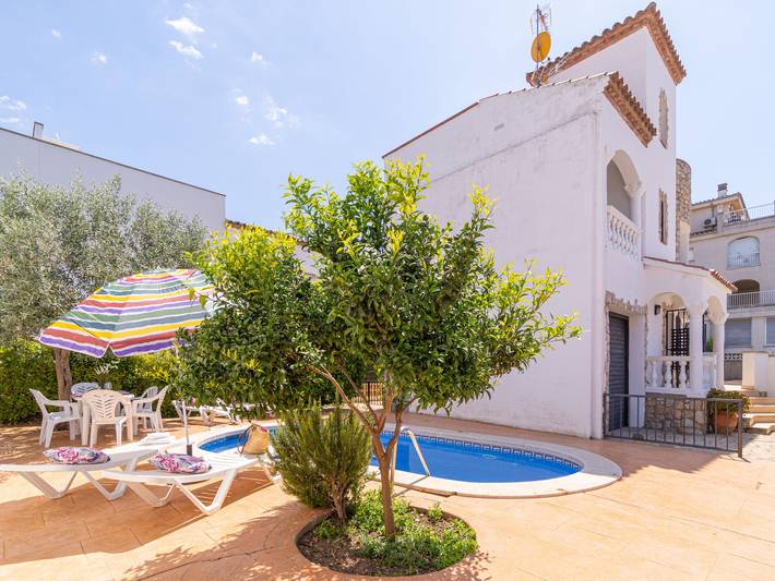 Casa rural para 6 personas, con Balcón además de Terraza y Vistas al lago en Vilasacra