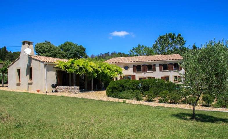 Location de vacances pour 10 personnes, avec Jardin et Piscine à Montouliers