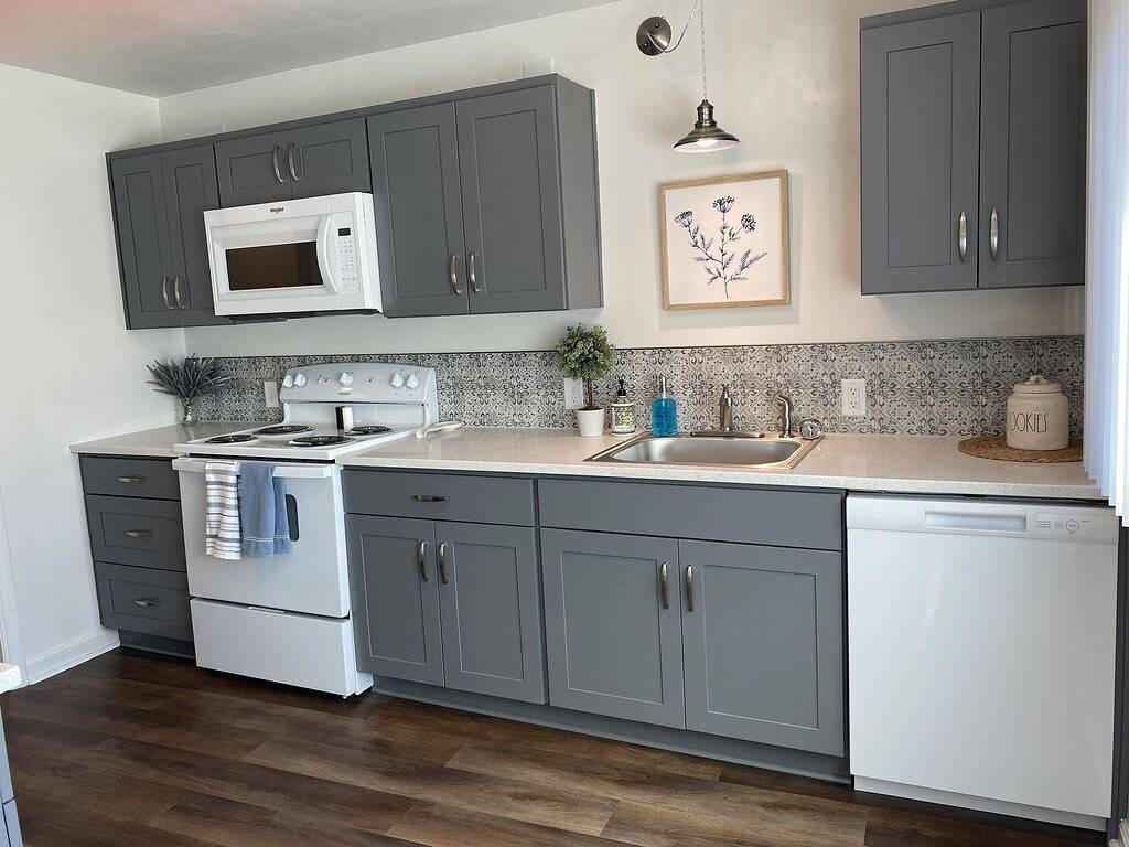 Ganze Wohnung, Unit D Manor House Month to Month in Salem (OR), Willamette Valley