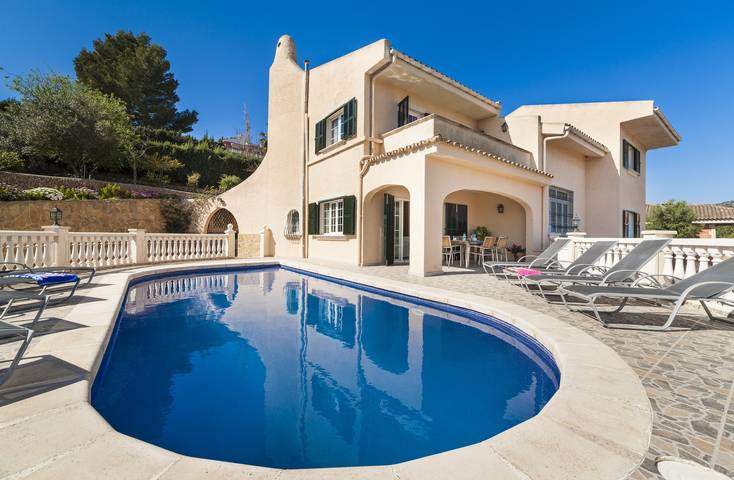 Location de vacances pour 12 personnes, avec terrasse et jardin à Palmanova (Espagne)