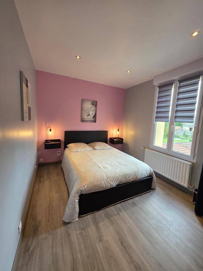 Double Room with Shared Bathroom in Bracquemont, Région de Dieppe