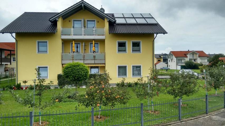Ferienwohnung für 2 Personen, mit Balkon und Garten sowie Ausblick