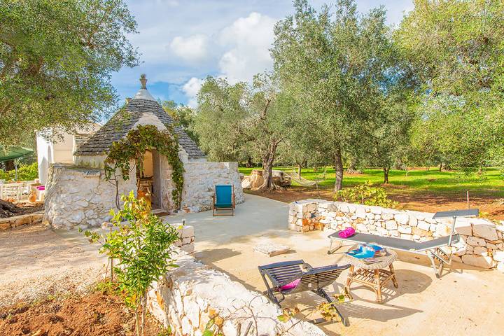 Trullo per 3 persone, con giardino, con animali domestici a San Michele Salentino