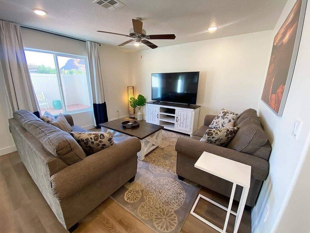 Modern Kanab Family Townhome by Downtown, Near Zion, Bryce, Lake Powell! in Kanab, Grand Staircase Escalante National Monument