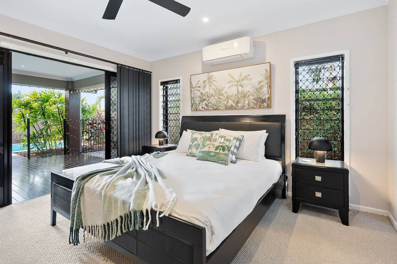 Modere - Pool  Entertainer  Child   Pet  in Trinity Beach, Cairns