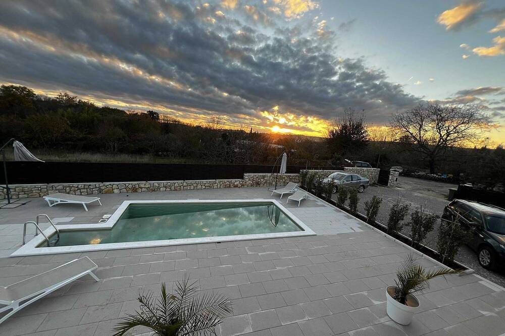 Ganze Wohnung, 10 minutes from the sea, a newly renovated appartment for 6 person\n in Vinez, Ostküste Istrien