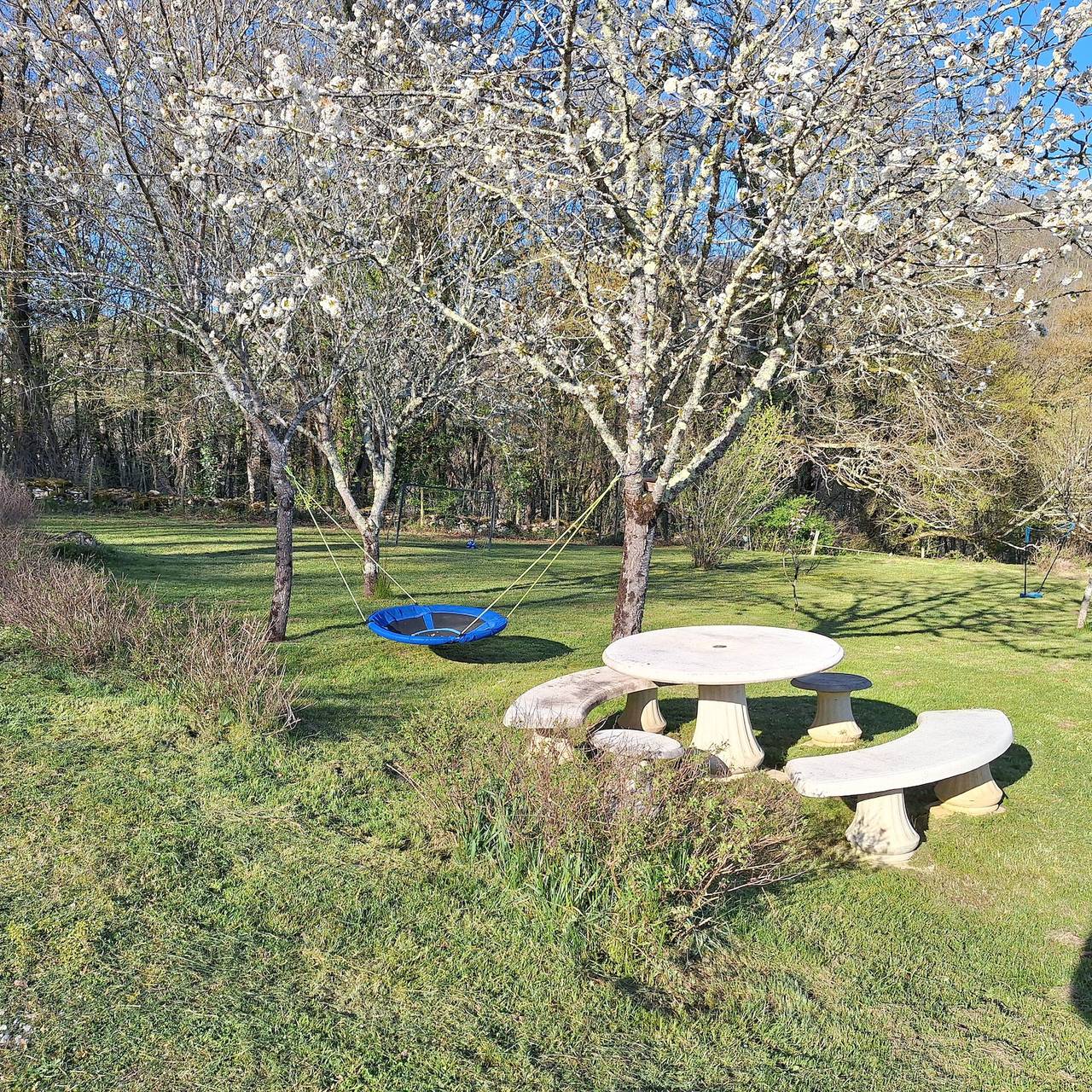 Holiday Home in Périgord Noir with Private Pool, Terrace, and Wi-Fi in Saint-Cernin-de-l'Herm, Périgord Noir