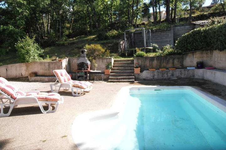 Location de vacances pour 5 personnes, avec terrasse et jardin, animaux acceptés à Mirabeau