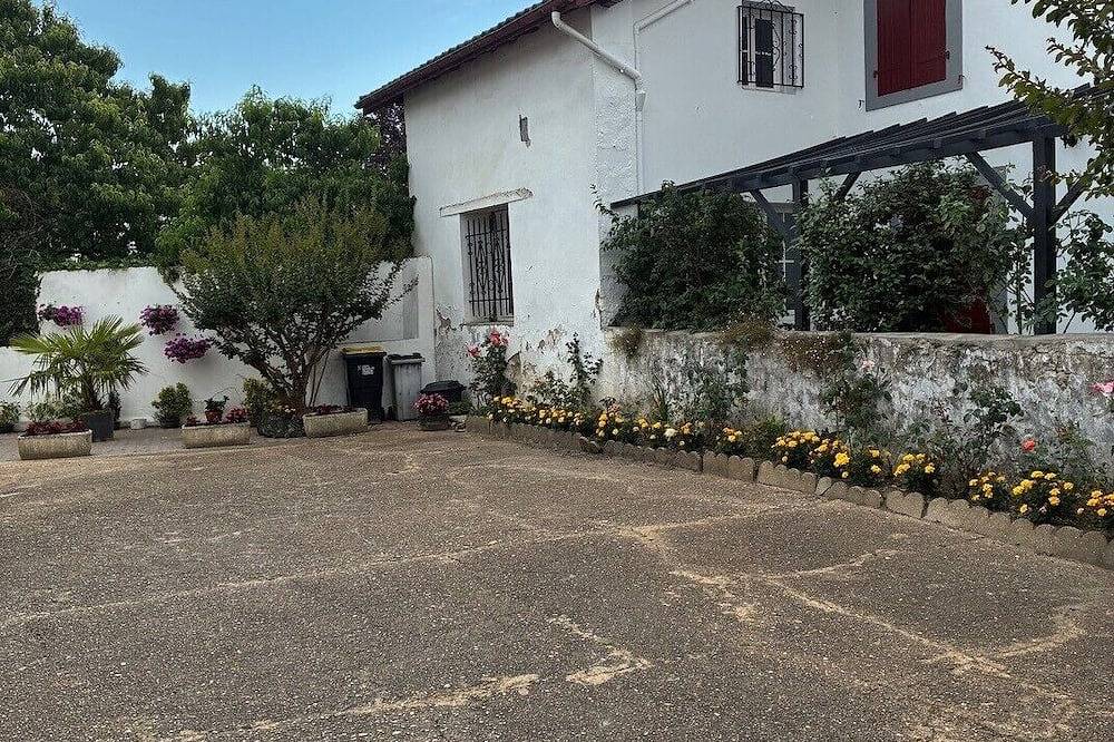Apartamento entero, Apartment for rent in the Basque Country near the beaches of Biarritz and the mountains in Ustaritz, Region de Bayona